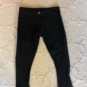 Black cropped Lululemon leggings